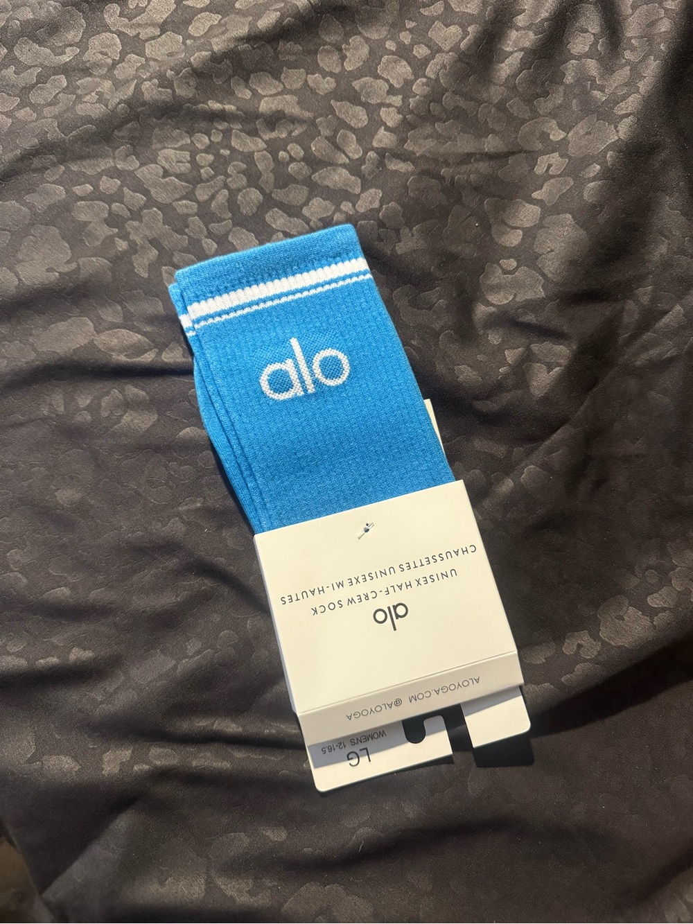 ALO Yoga Women's Crew Socks - Bright Blue with White Stripe